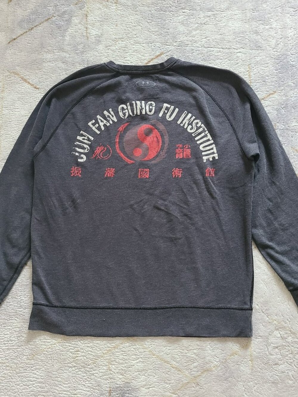 Under Armour Bruce Lee Roots of Fight Sweatshirt Men’s Large Gray Crewneck